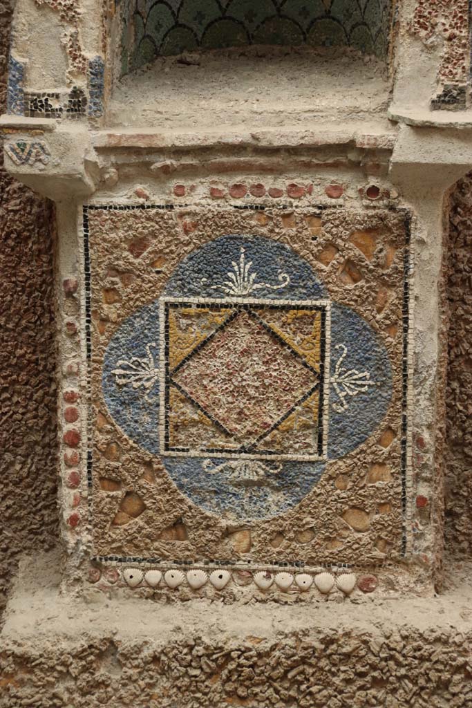 III.3 Herculaneum, September 2019. Detail of base of mosaic and shell-trimmed aedicula.
Photo courtesy of Klaus Heese.